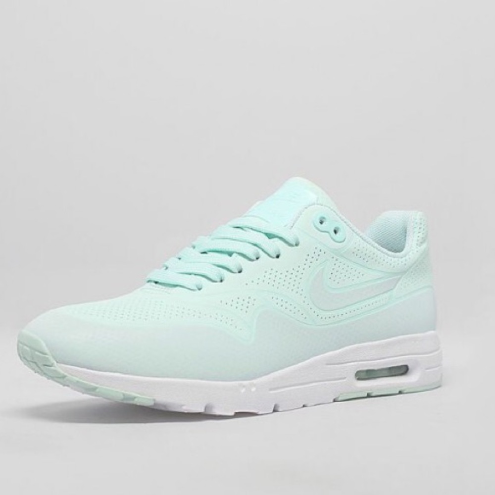 Nike Air Max in Mint